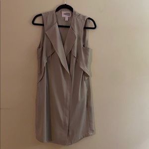 Sleeveless vest/overcoat